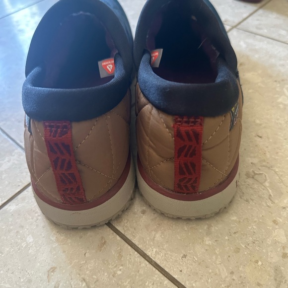 L.L. Bean women’s shoes 8 - Picture 3 of 5